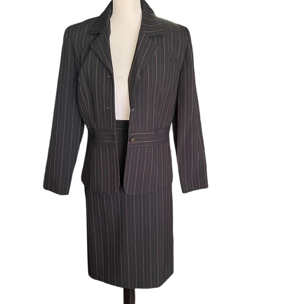 Vintage Miss Dorby 2 piece pin stripe office/dinner outfit. Sz.10